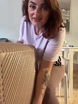 Snapshot of IrishmilfAnna chatting on September 21, 2025, 4:56 pm IrishmilfAnna online show from September 21, 2025, 4:56 pm