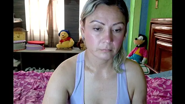  Charlize theron  online show from April 22, 2026, 7:31 pm