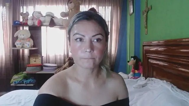  Charlize theron  online show from December 2, 2025, 7:37 pm