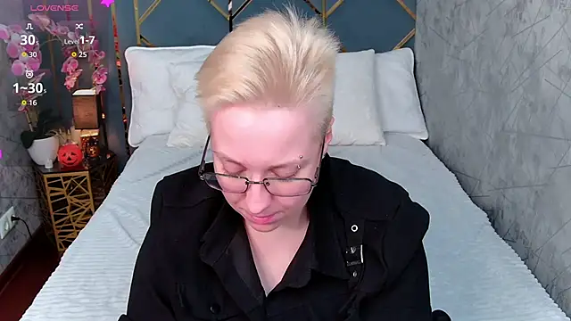 AlexandraGreen online show from October 31, 2025, 9:11 pm