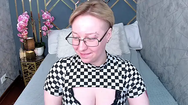 Snapshot of AlexandraGreen chatting on March 26, 2026, 11:46 pm AlexandraGreen online show from March 26, 2026, 11:46 pm