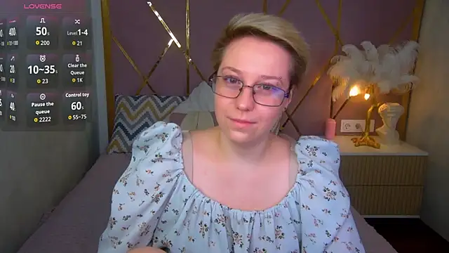 Snapshot of AlexandraGreen chatting on February 16, 2026, 10:07 pm AlexandraGreen online show from February 16, 2026, 10:07 pm