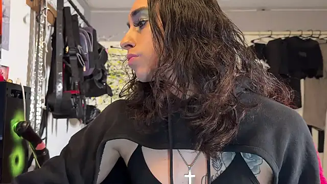 xoFrankie online show from December 2, 2025, 2:34 am