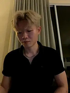 Snapshot of zachlee_69 chatting on December 14, 2025, 6:46 pm zachlee 69 online show from December 14, 2025, 6:46 pm