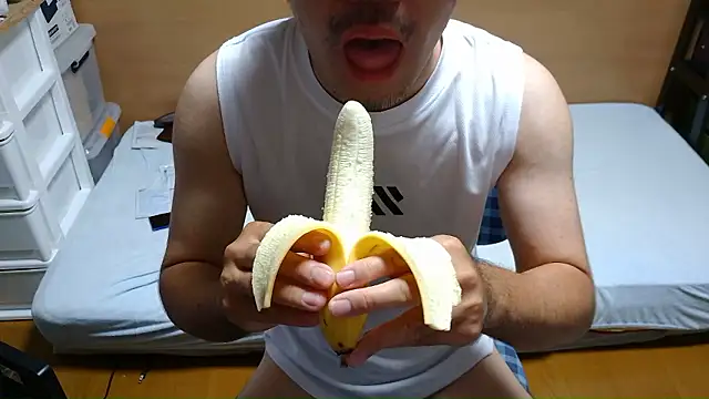 erosuke9 online show from October 5, 2025, 8:32 pm