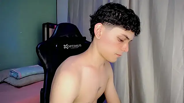 dilan hott  online show from November 14, 2025, 8:23 pm