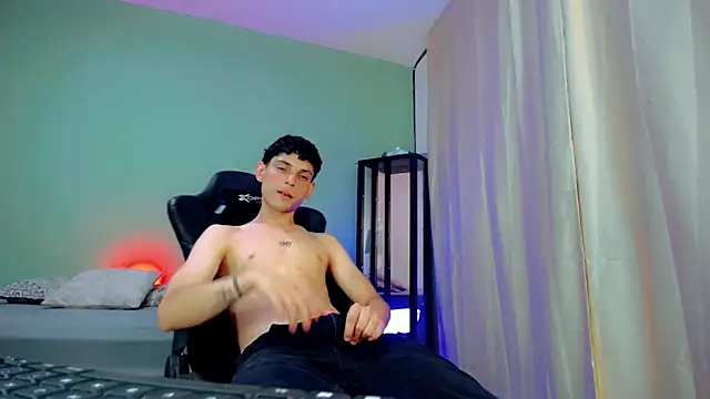 dilan hott  online show from September 27, 2025, 9:10 pm