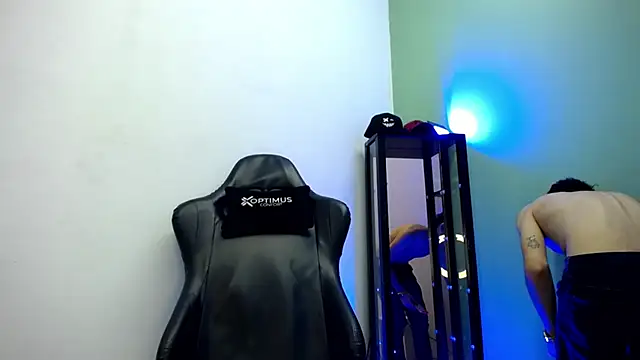 dilan hott  online show from January 13, 2026, 7:51 pm