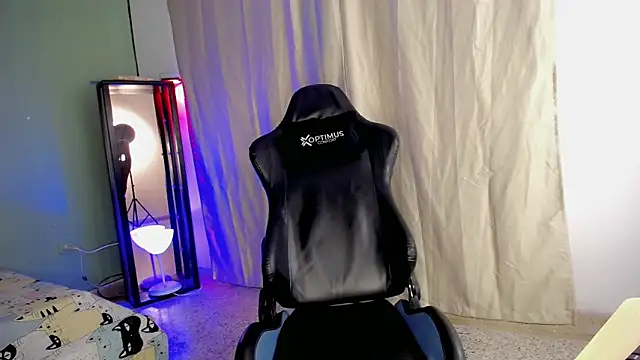 dilan hott  online show from November 3, 2025, 6:44 pm