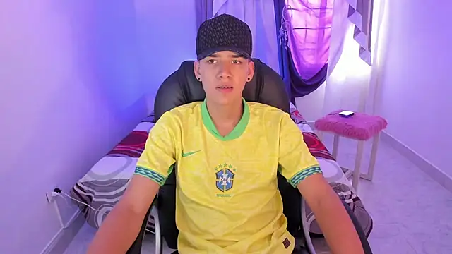 maxthomson boy online show from September 16, 2025, 6:53 pm