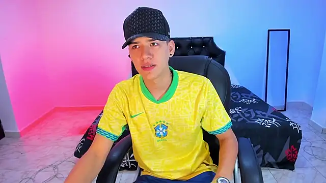 maxthomson boy online show from October 9, 2025, 7:47 pm