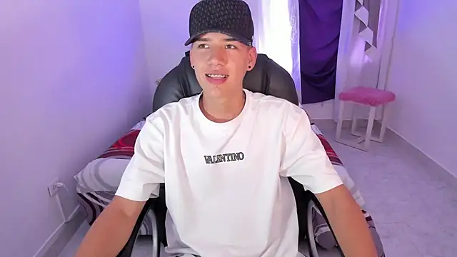 maxthomson boy online show from September 17, 2025, 8:11 pm