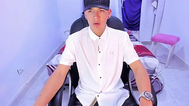 maxthomson boy online show from September 26, 2025, 10:49 pm