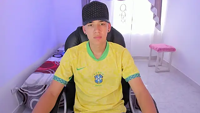 maxthomson boy online show from September 12, 2025, 7:13 pm