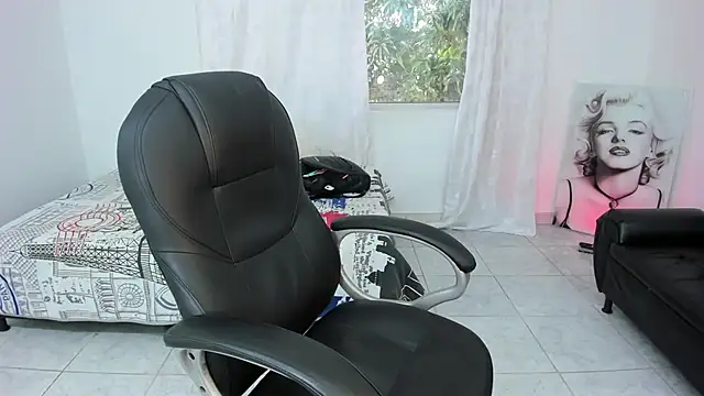 maxthomson boy online show from September 29, 2025, 7:41 pm