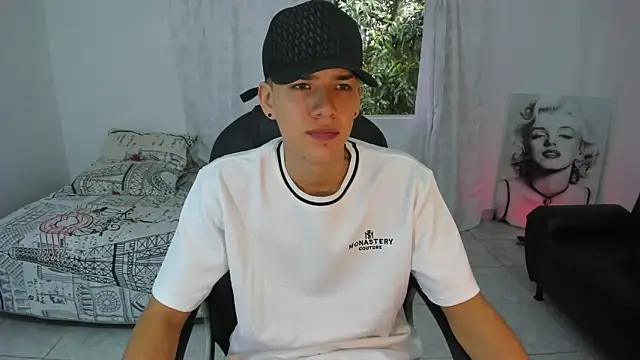 maxthomson boy online show from September 30, 2025, 7:31 pm