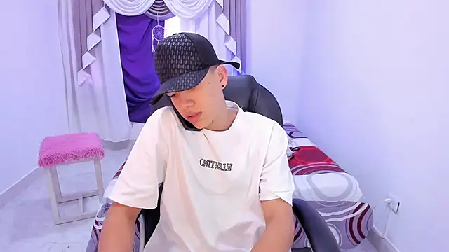 maxthomson boy online show from September 20, 2025, 7:41 pm