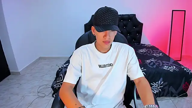 maxthomson boy online show from October 8, 2025, 8:42 pm