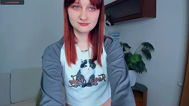 KatyKufel online show from November 18, 2025, 6:44 pm