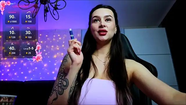 Veronica Larsson online show from May 5, 2026, 6:11 pm
