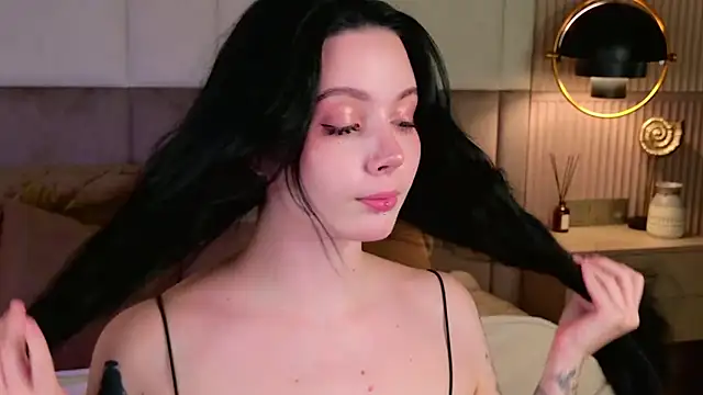 Goldy Stark online show from October 4, 2025, 8:32 pm