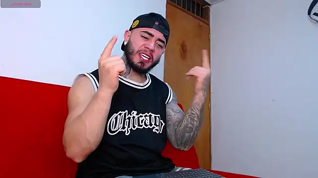 tommyblessd1 online show from September 12, 2025, 5:51 am