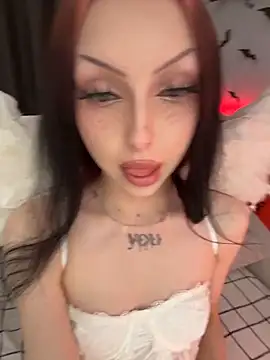 Lina Thornton  online show from October 30, 2025, 8:50 pm