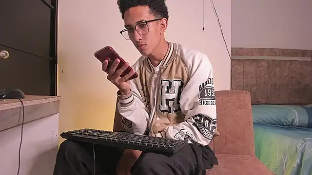 Cj davis  online show from October 8, 2025, 3:41 am