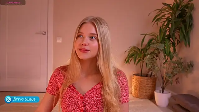 Miablueye online show from November 2, 2025, 1:16 pm