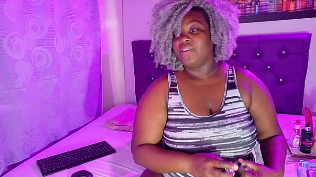 Snapshot of ebony_NeighborMoans chatting on May 28, 2026, 11:38 am ebony NeighborMoans online show from May 28, 2026, 11:38 am
