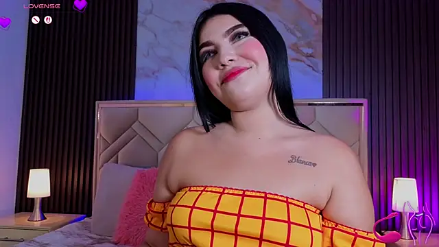 MiaaFarrel online show from May 23, 2026, 7:24 pm