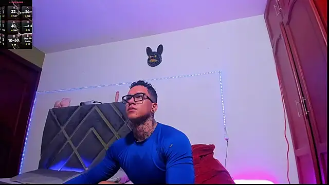 ArnoldSexy  online show from November 18, 2025, 3:48 pm