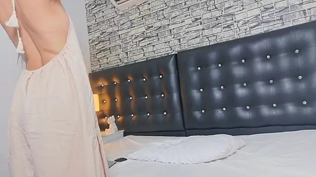 Martina thompson69 online show from September 16, 2025, 2:07 pm