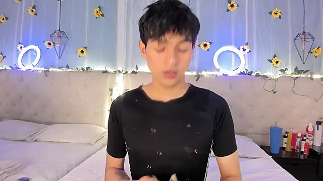 AleAurarashi online show from November 13, 2025, 4:38 am