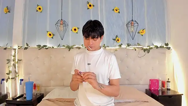 AleAurarashi online show from October 6, 2025, 7:47 pm