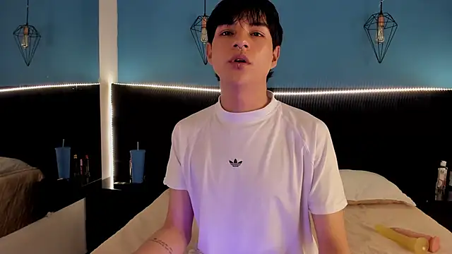 AleAurarashi online show from September 27, 2025, 4:18 am