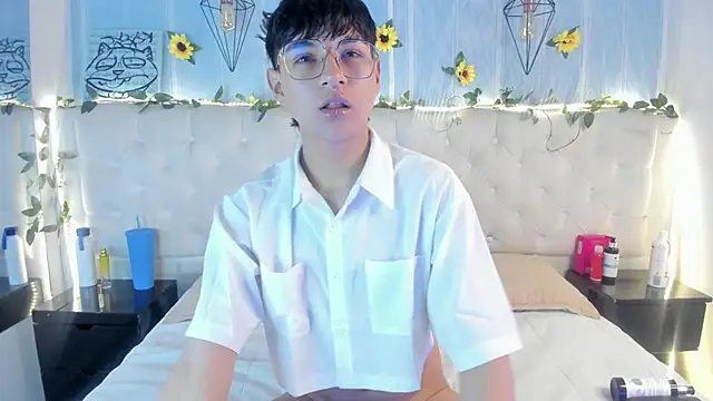 AleAurarashi online show from October 12, 2025, 12:56 am