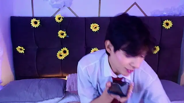 AleAurarashi online show from May 8, 2026, 4:49 am