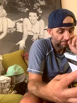 Hothotboyg online show from October 2, 2025, 6:55 pm