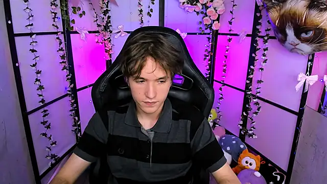 Snapshot of Ethan_Rivers chatting on November 6, 2025, 12:53 pm Ethan Rivers online show from November 6, 2025, 12:53 pm