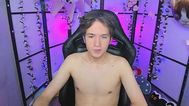 Snapshot of Ethan_Rivers chatting on October 19, 2025, 9:06 pm Ethan Rivers online show from October 19, 2025, 9:06 pm