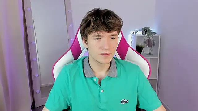 Snapshot of Ethan_Rivers chatting on October 12, 2025, 8:43 pm Ethan Rivers online show from October 12, 2025, 8:43 pm