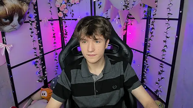 Snapshot of Ethan_Rivers chatting on October 15, 2025, 9:01 pm Ethan Rivers online show from October 15, 2025, 9:01 pm