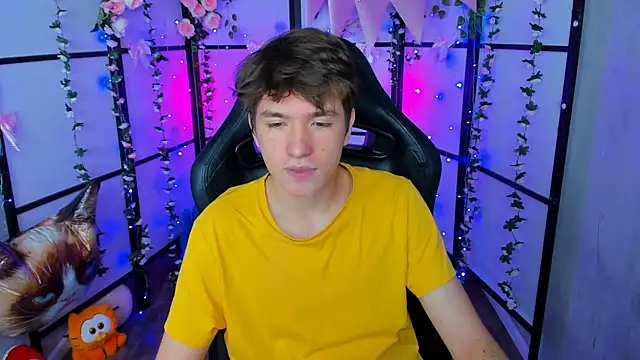 Snapshot of Ethan_Rivers chatting on September 21, 2025, 5:45 am Ethan Rivers online show from September 21, 2025, 5:45 am