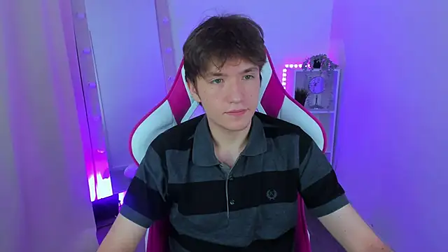 Snapshot of Ethan_Rivers chatting on October 8, 2025, 8:53 pm Ethan Rivers online show from October 8, 2025, 8:53 pm