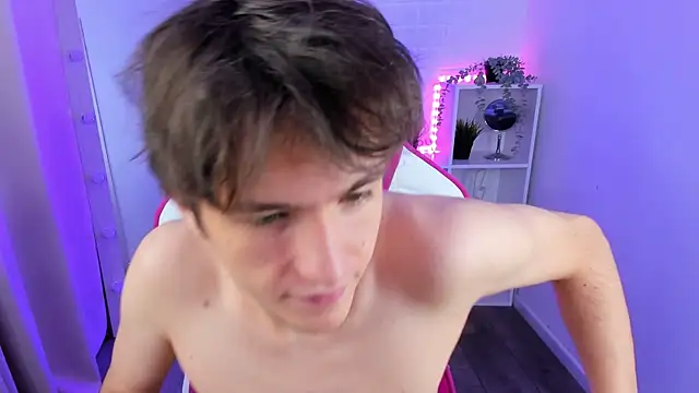 Snapshot of Ethan_Rivers chatting on October 18, 2025, 8:44 pm Ethan Rivers online show from October 18, 2025, 8:44 pm