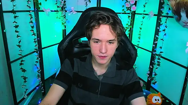 Snapshot of Ethan_Rivers chatting on November 11, 2025, 12:44 pm Ethan Rivers online show from November 11, 2025, 12:44 pm