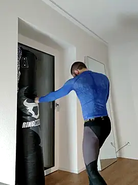 EyesNeverLies online show from September 28, 2025, 3:24 am