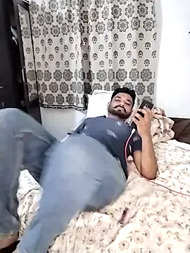 Snapshot of avi007p chatting on March 19, 2026, 5:35 pm avi007p online show from March 19, 2026, 5:35 pm