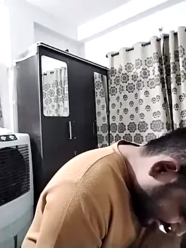 Snapshot of avi007p chatting on February 8, 2026, 4:05 pm avi007p online show from February 8, 2026, 4:05 pm